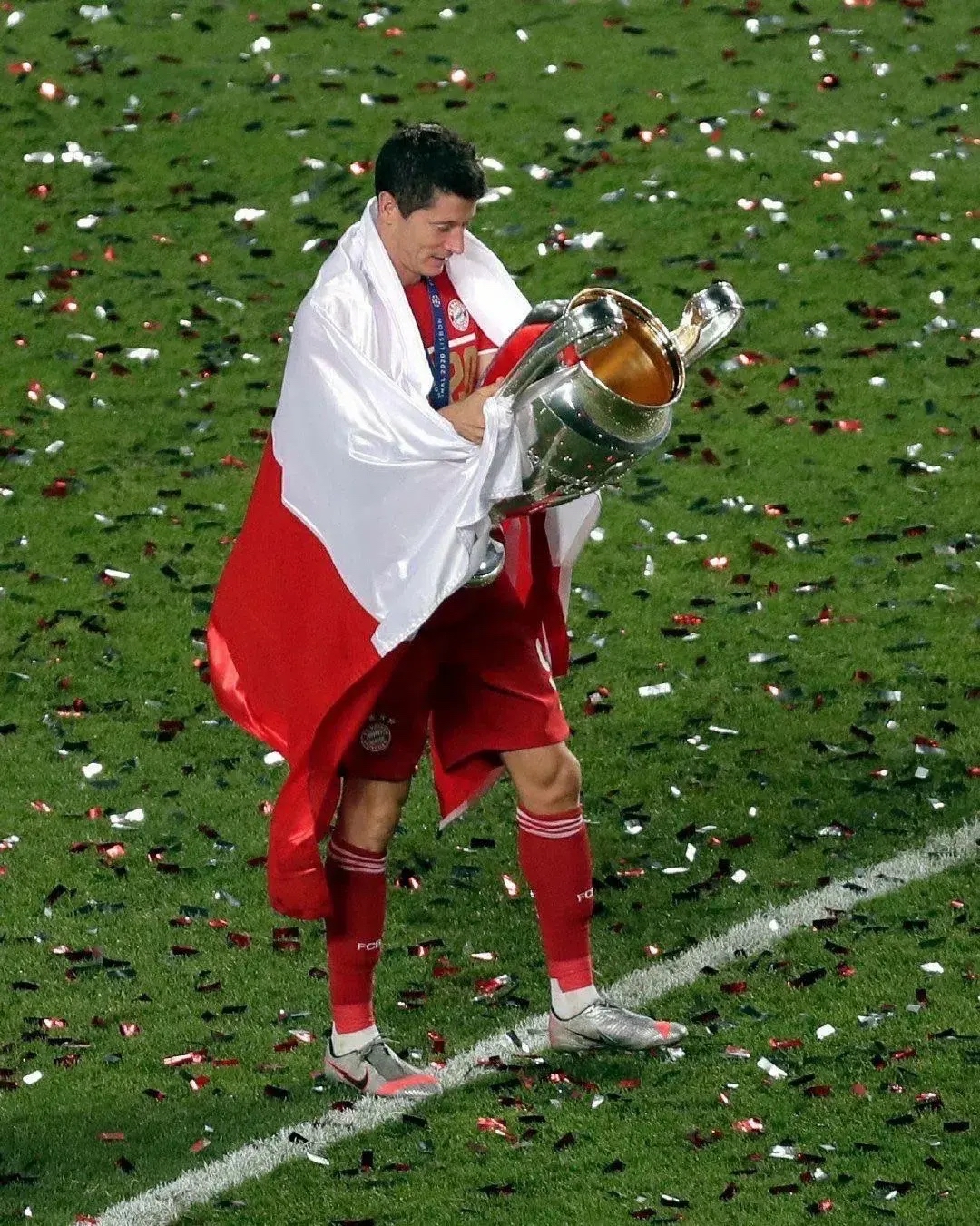 南宫28-重要助攻引发热议！，莱万多夫斯基在TES比赛中表现优异引发球迷热议的简单介绍