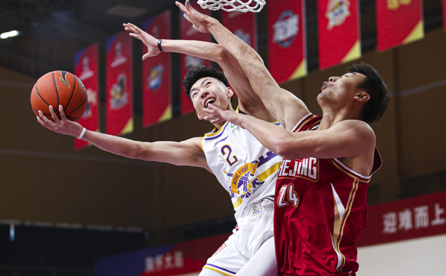 NG28-包含欧篮联倒计时，江苏男篮关键战官宣签约，细节引发关注，话题不断，更衣室氛围转暖的词条