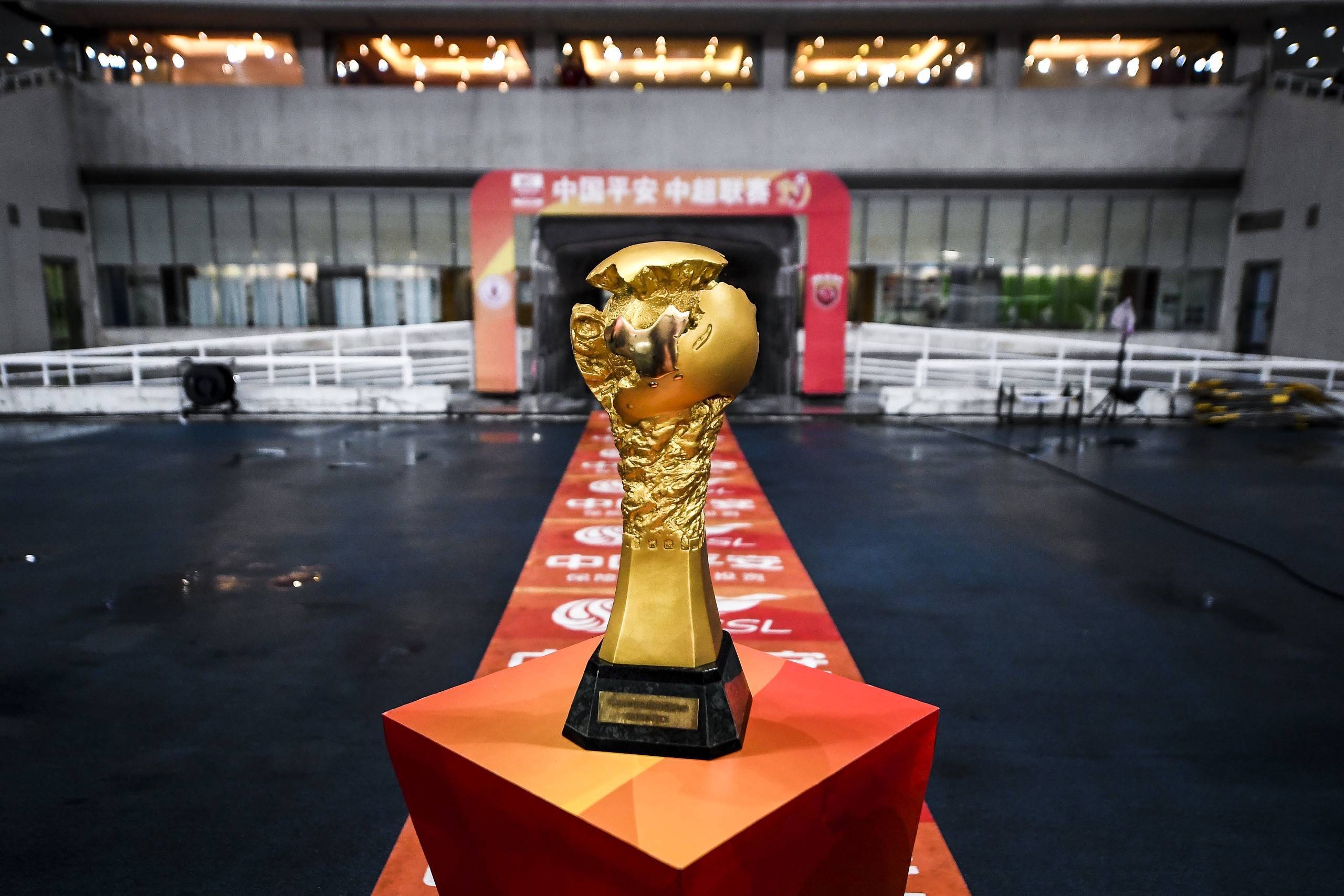 南宫娱乐-羽毛球超级杯，滇池闪电队与北城玄武队强势横扫，VAR改判成焦点！定位球制造杀机的简单介绍