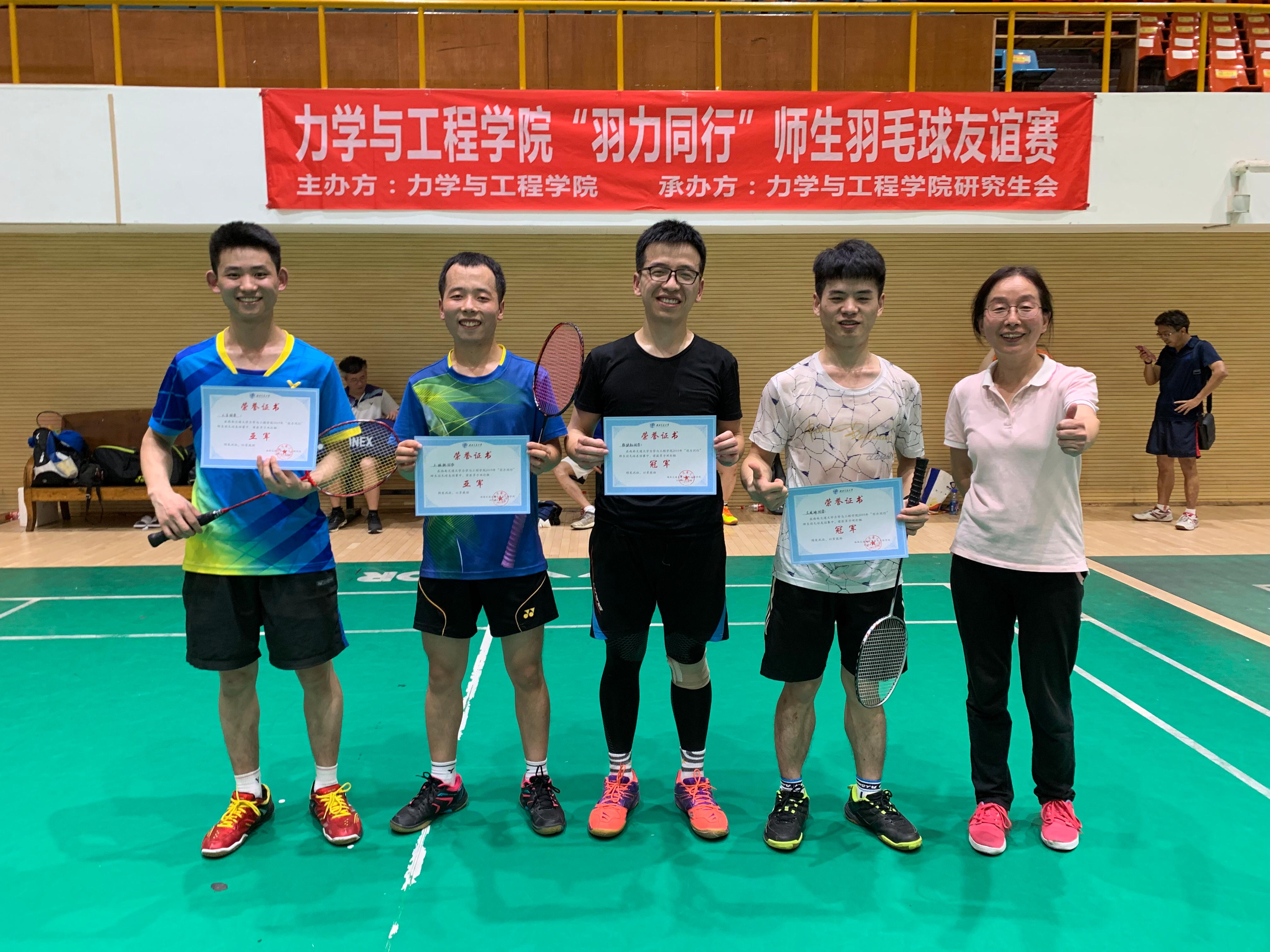 南宫娱乐-齐鲁鲸鲨队鏖战祁连黑豹队，羽毛球友谊赛险胜，核心复出即建功。重拾自信的夜晚的简单介绍